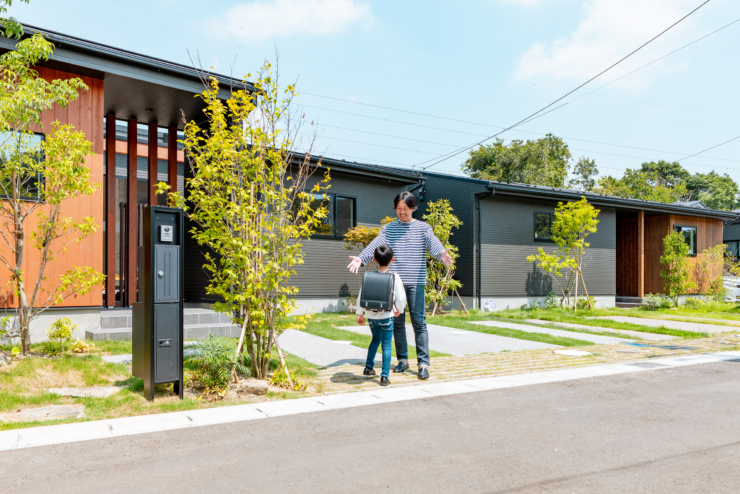 【モリニアル千葉小倉の丘】子育て世代に選ばれる街、見晴らしと中庭で育む、家族の時間。