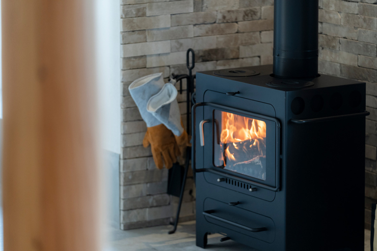 【平屋の注文住宅 STORIA】今度の3連休限定！薪ストーブ実演中！ 心も体も温まるひとときを体感しよう！